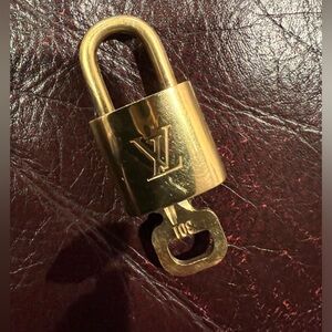 Lv lock and key #301
